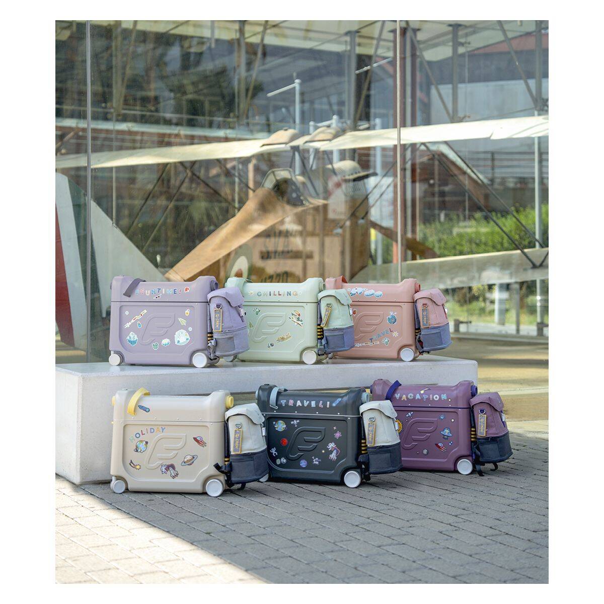 Stokke JetKids potovalni kovček/postelja z ležiščem midnight grey 681305
