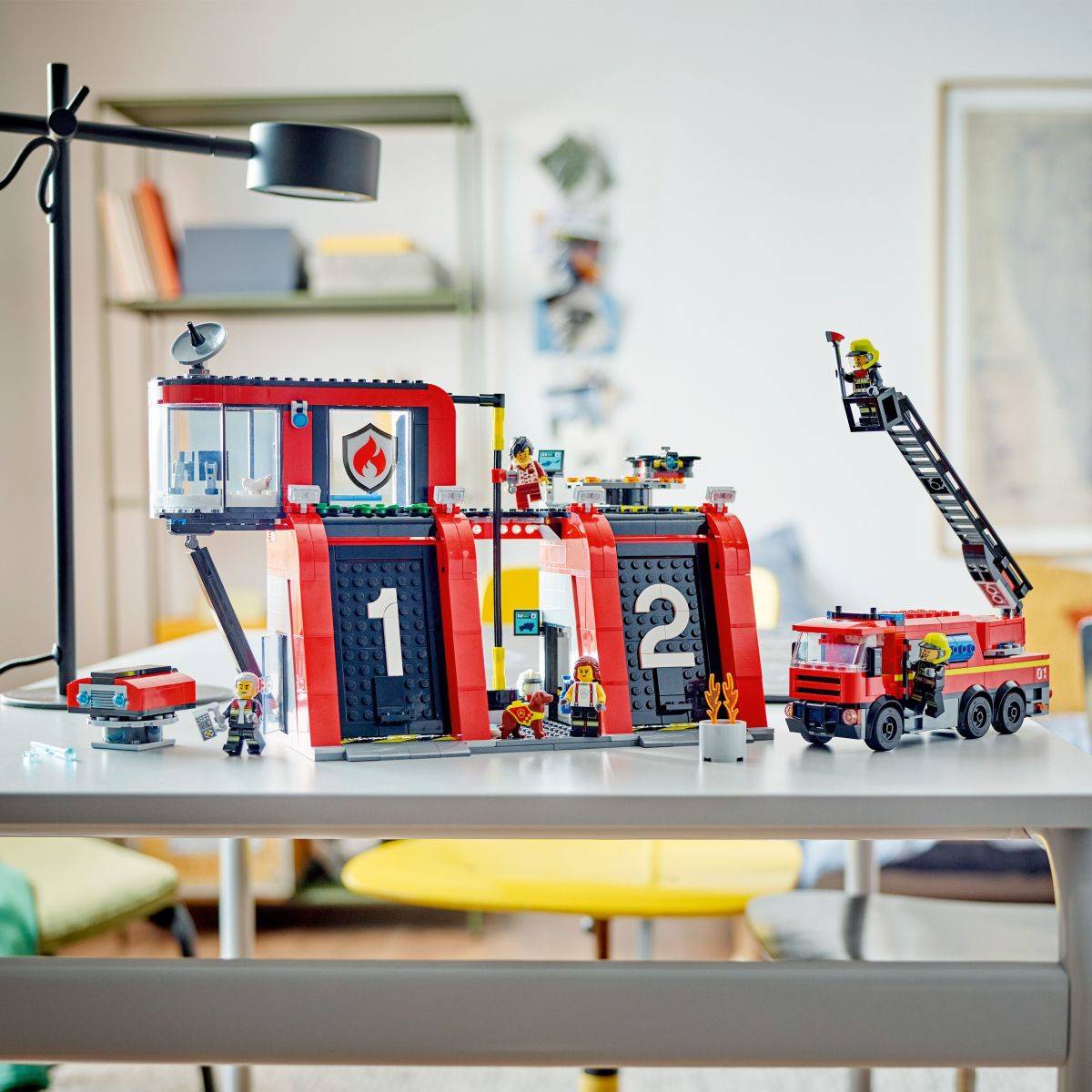 Lego® City 60414 Gasilska postaja z gasilskim vozilom
