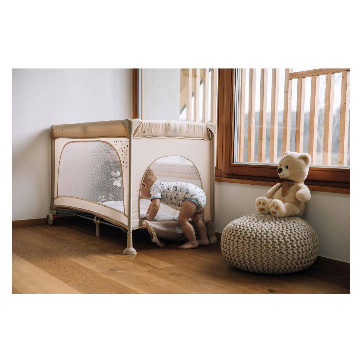 FreeON prenosna postelja Nook z odprtino beige