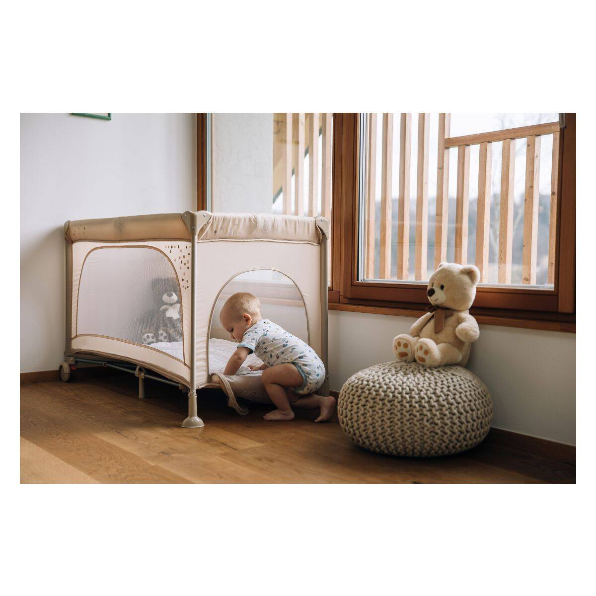 FreeON prenosna postelja Nook z odprtino beige