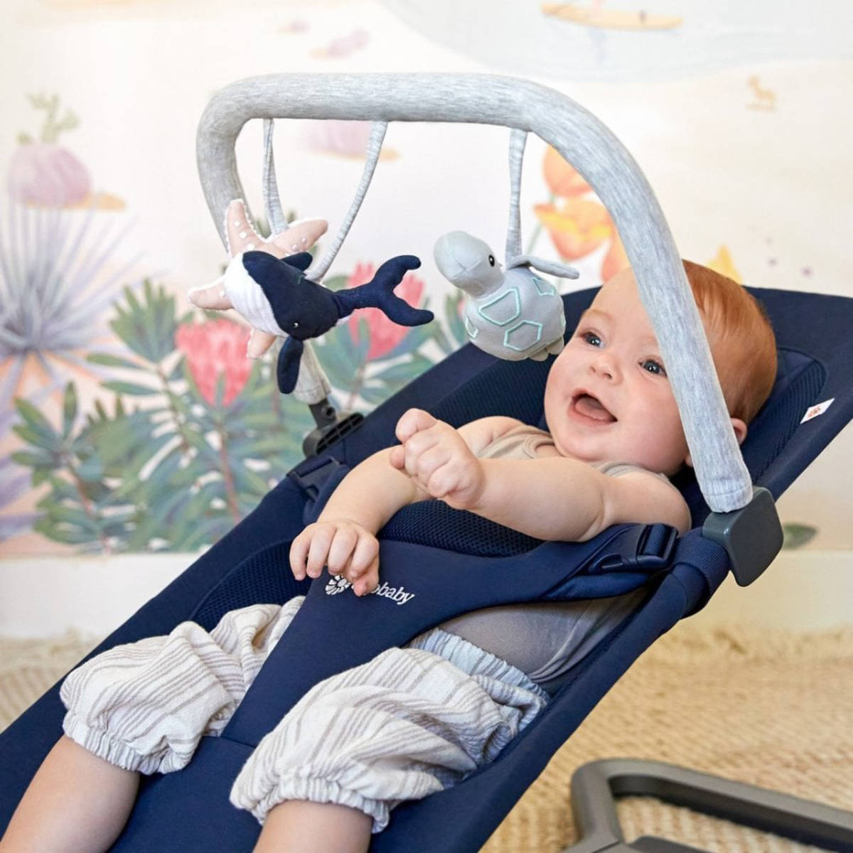 ERGOBABY dodatak za ljuljačku luk s igračkama Evolve Ocean Wonders light grey