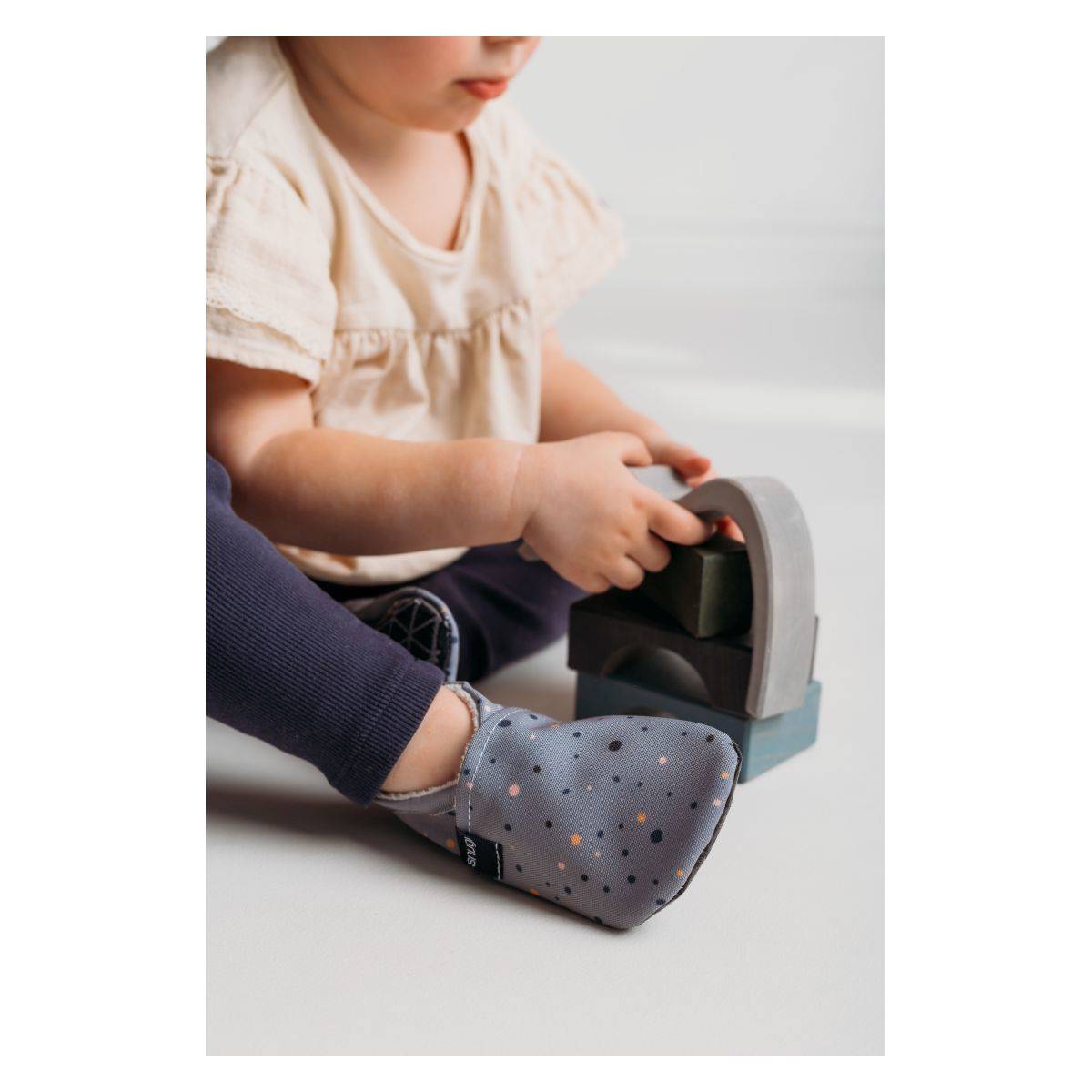 Snugi copat 22422 Dots barefoot D siva 28-29