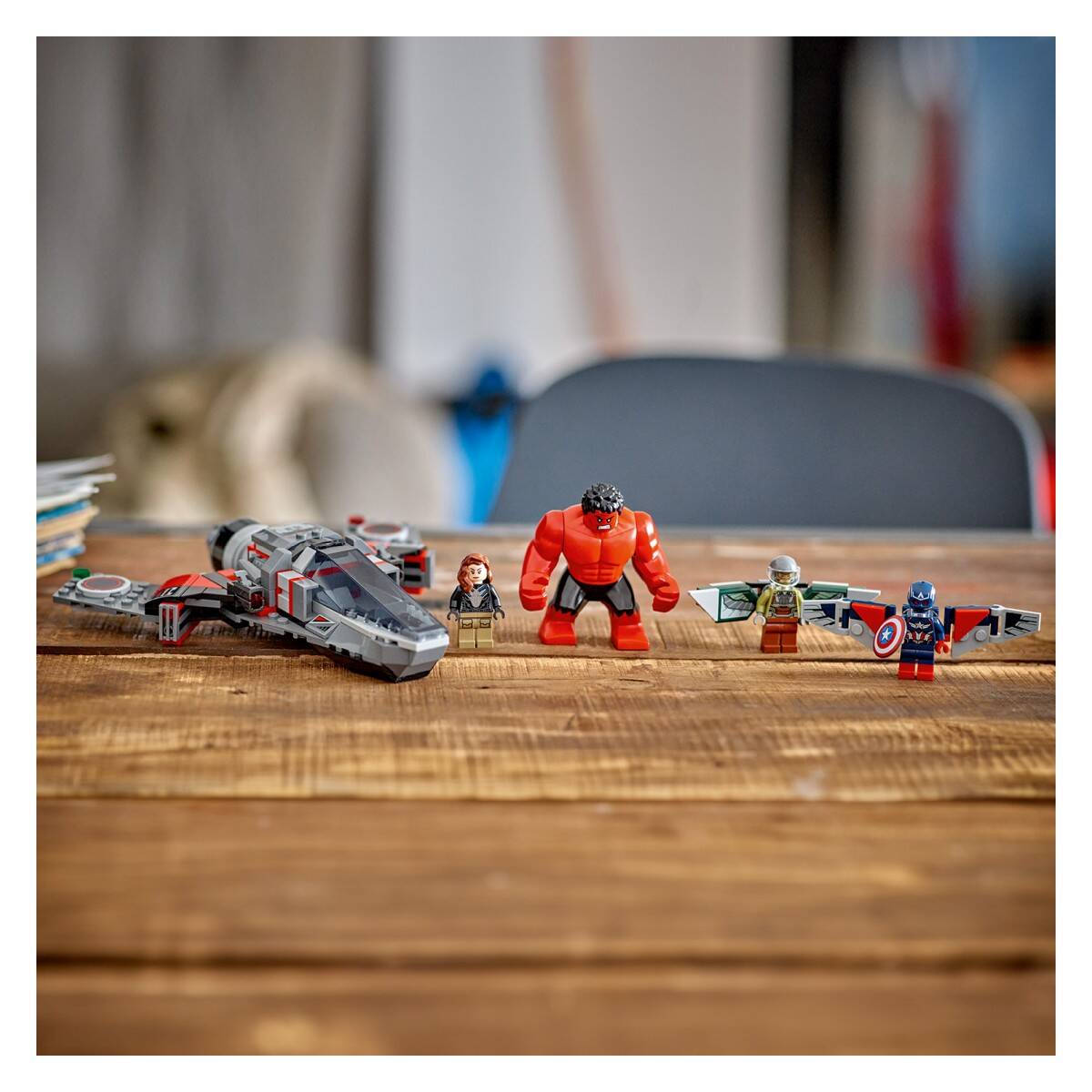 Lego® Super Heroes 76292 Spopad Stotnika Amerike z  Rdečim Hulkom