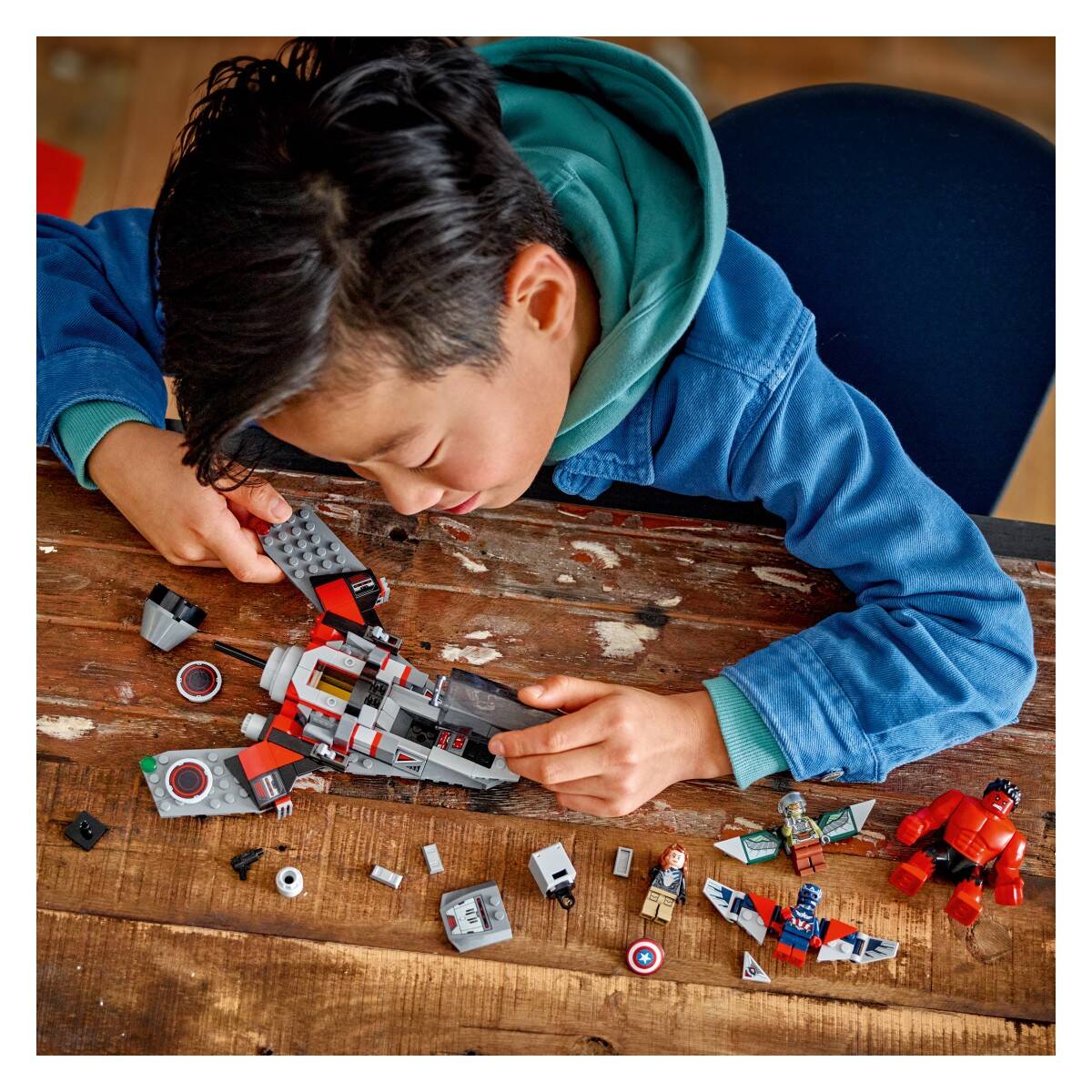 Lego® Super Heroes 76292 Spopad Stotnika Amerike z  Rdečim Hulkom