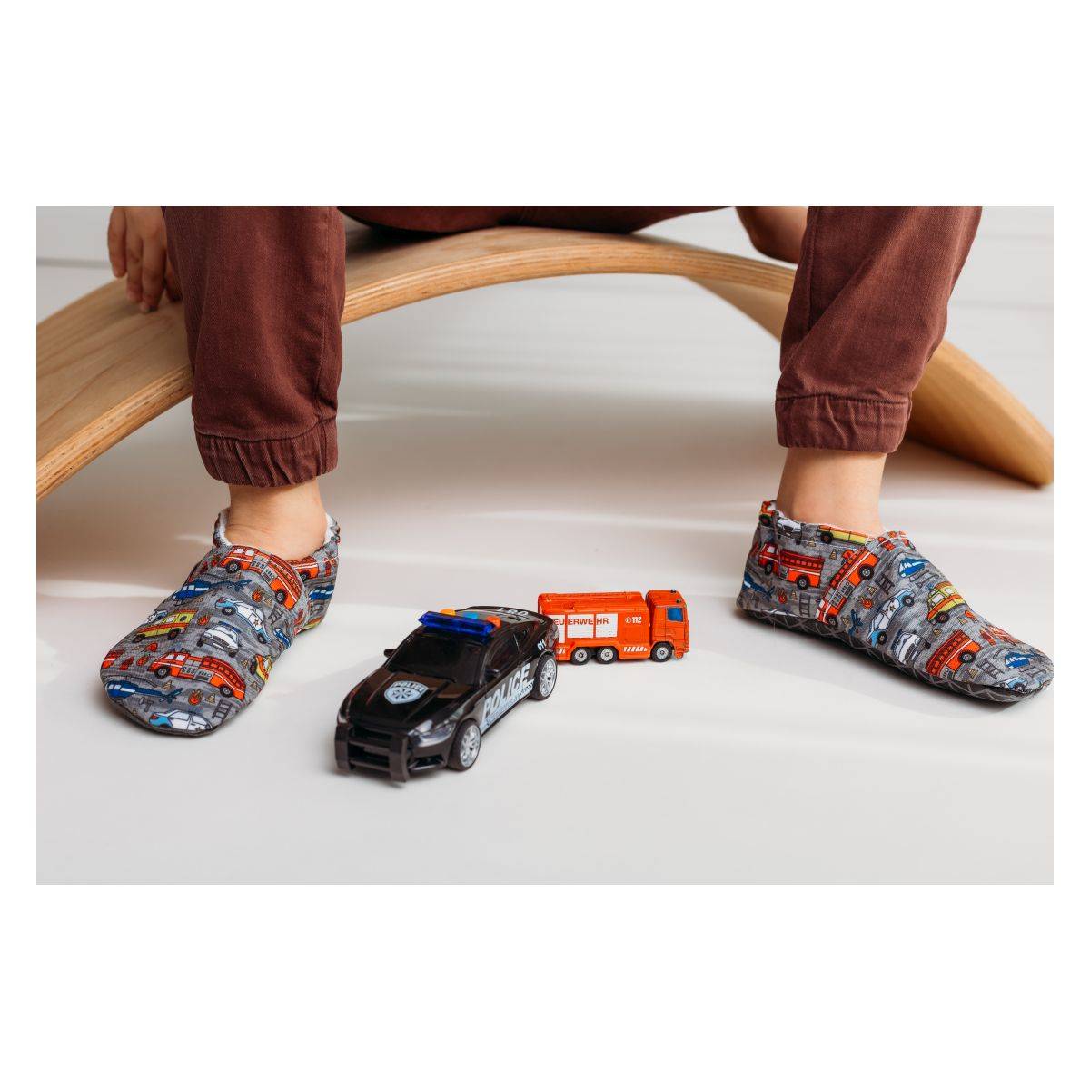 Snugi copat 12458 Rescue cars barefoot F siva 32-33
