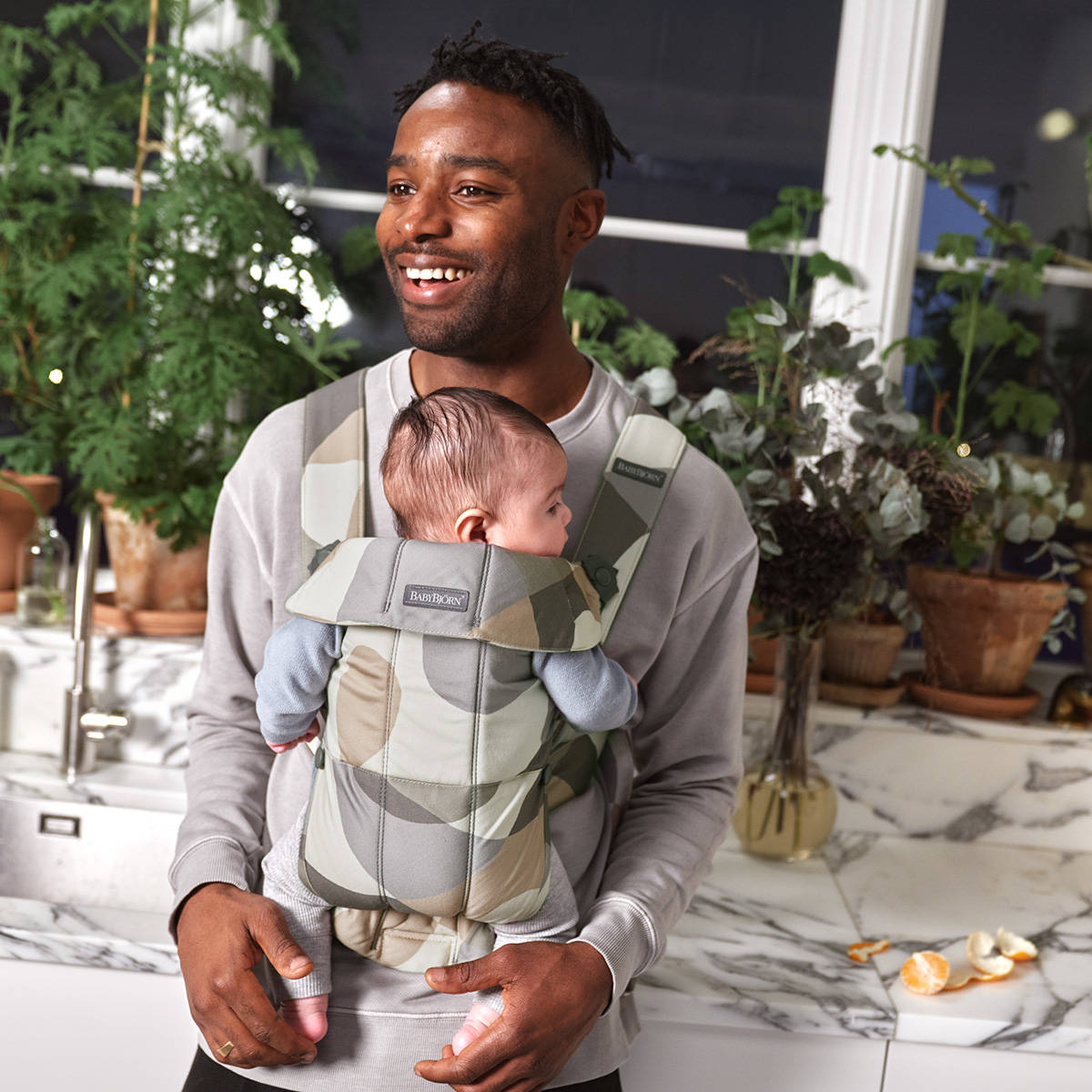 BABYBJORN BABY BJORN Nosiljka Mini dark khaki/green - Baby Center ...