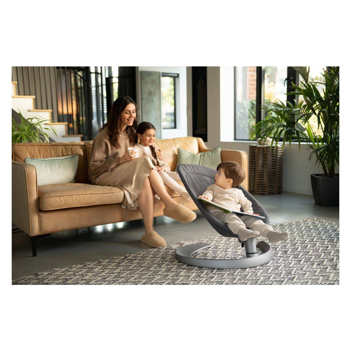 Nuna® gugalnik Leaf Grow z igralnim lokom Granite New