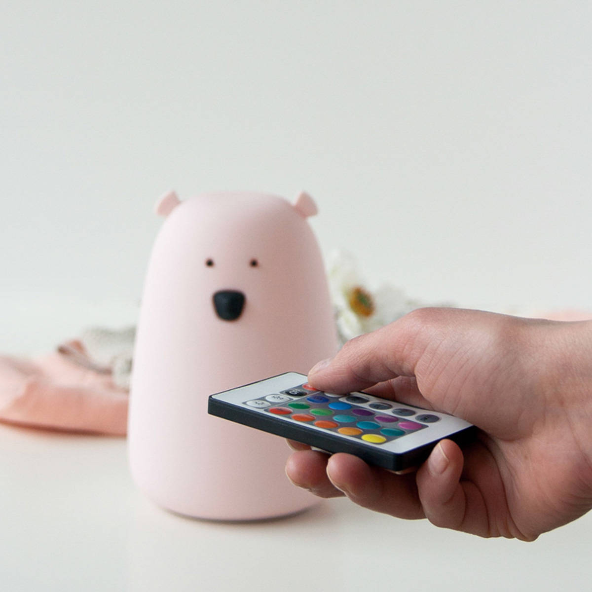 Rabbit And Friends nočna lučka mehka Medvedek z daljinskim upravljalcem in USB-C polnjenjem pink