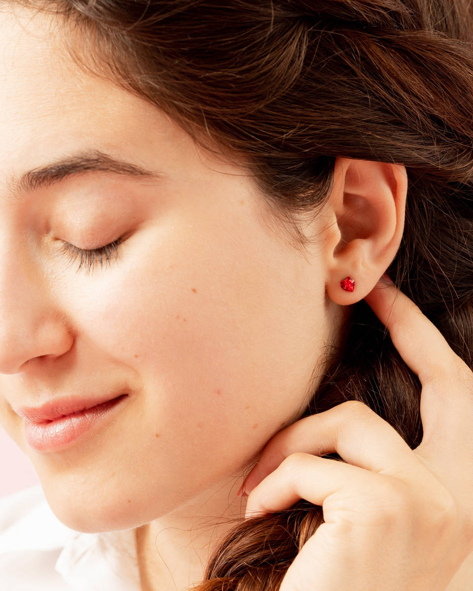 TUTU BIJU  naušnice HEARTH 5.5 MM LIGHT SIAM THE55C227