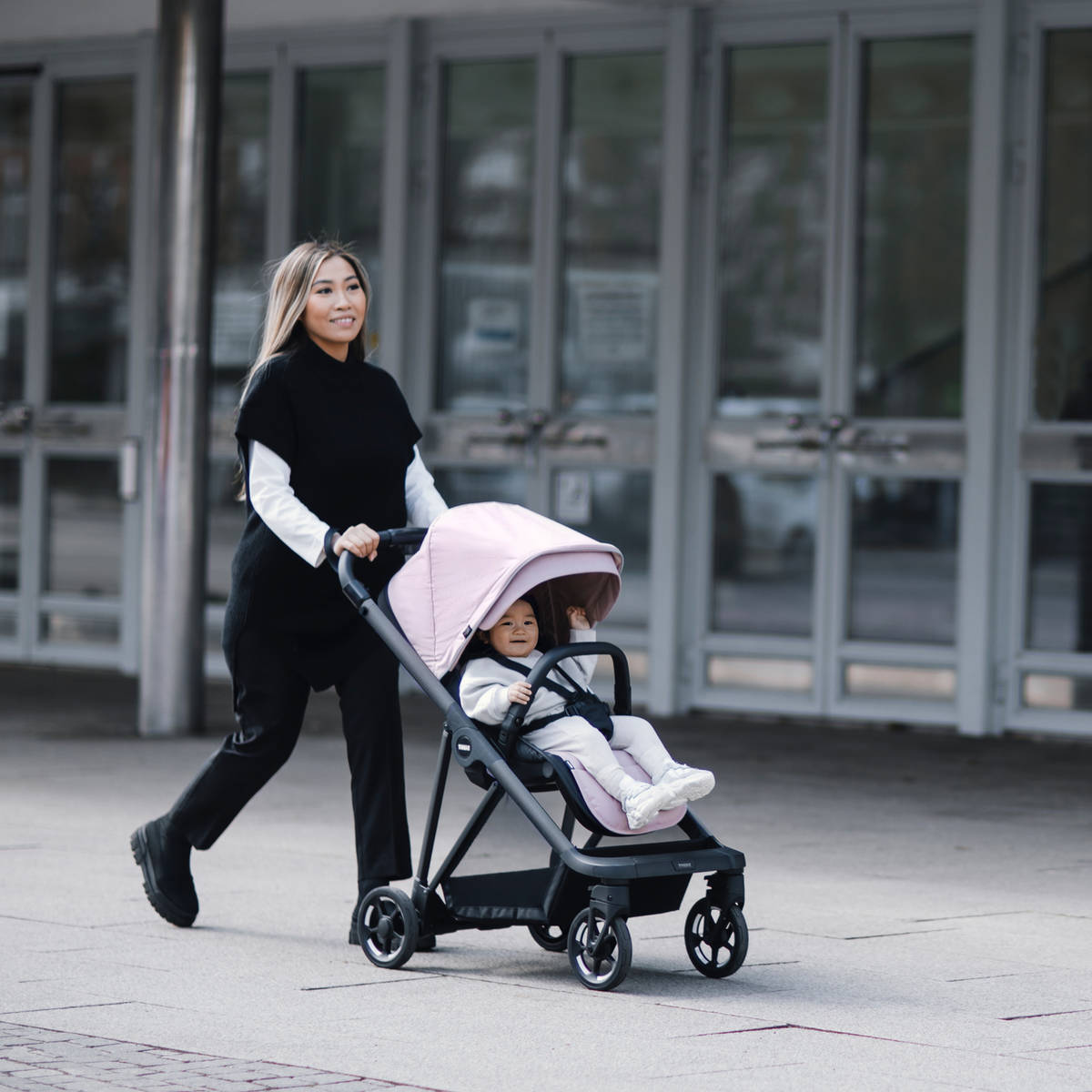 Thule športni voziček Shine misty rose/black