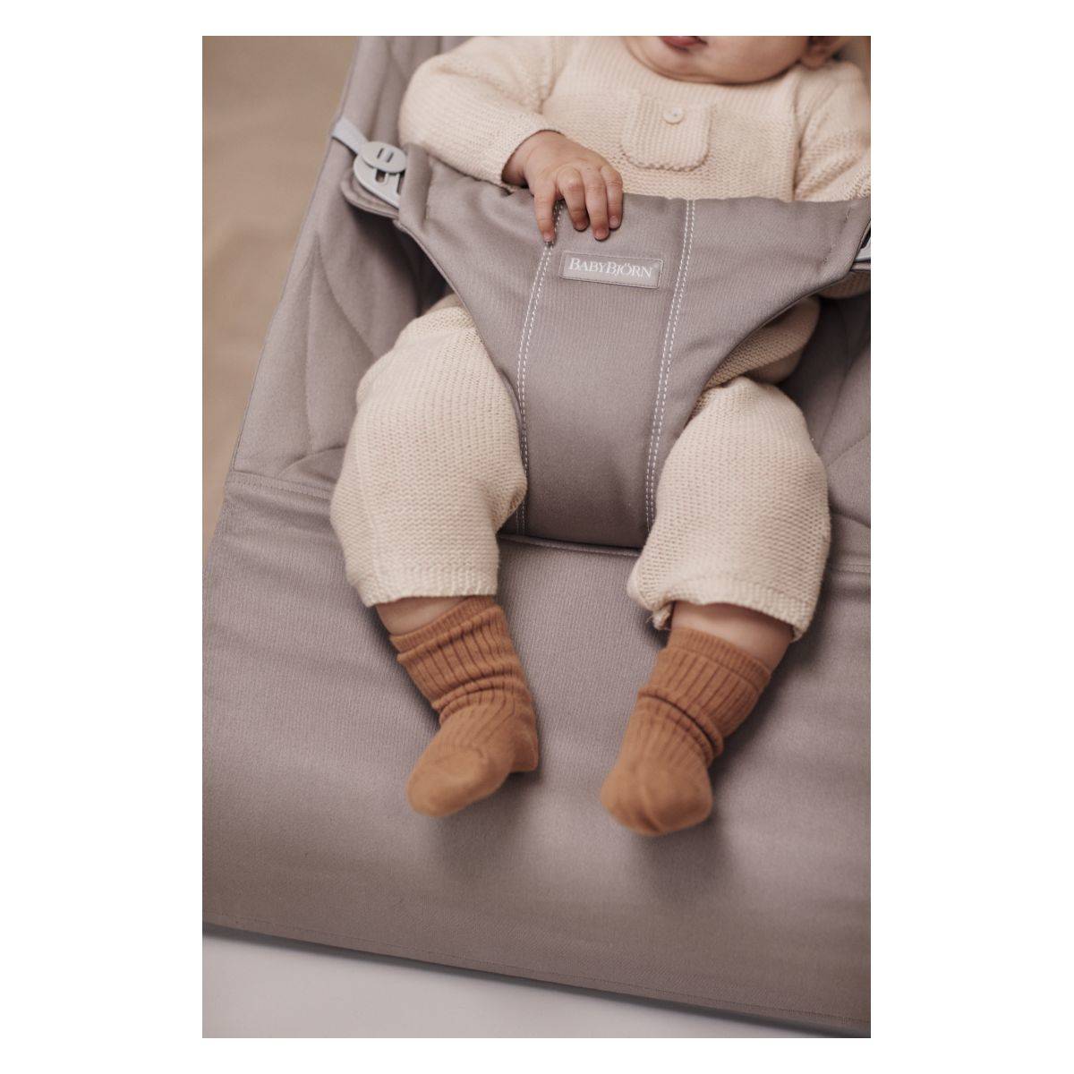 BabyBjörn gugalnik Bliss Woven petal sand grey