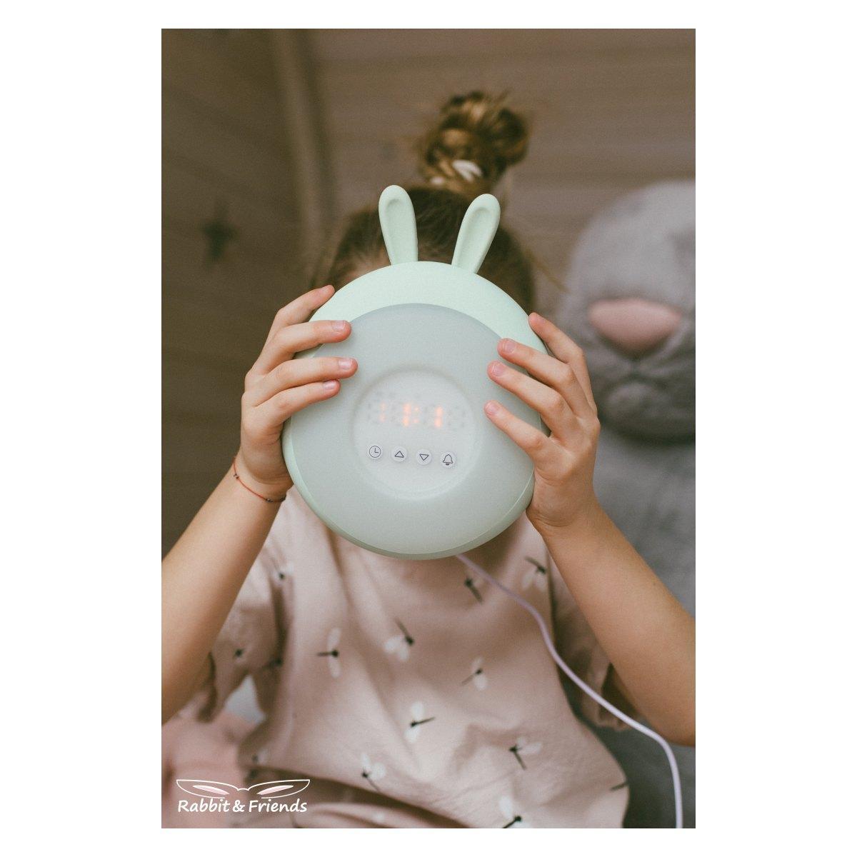 Rabbit And Friends Lučka in ura z budilko Lovely Wake-Up - pastelno zelena