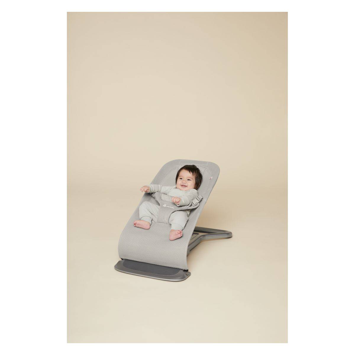 Ergobaby gugalnik Evolve light grey EVLBNCLTGRYMSH