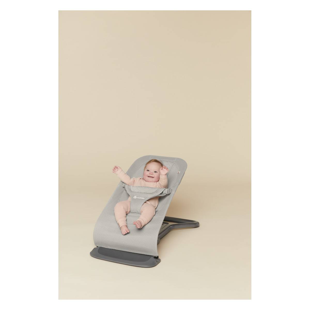 Ergobaby gugalnik Evolve light grey EVLBNCLTGRYMSH